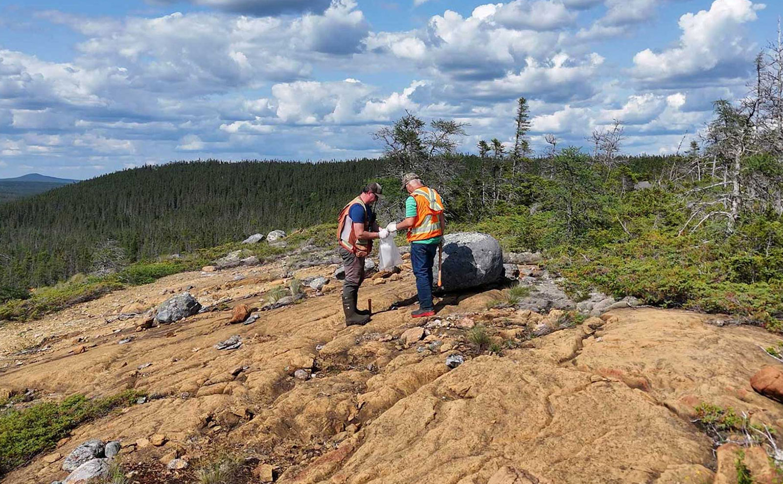 First Atlantic Nickel geologists at Pipestone XL